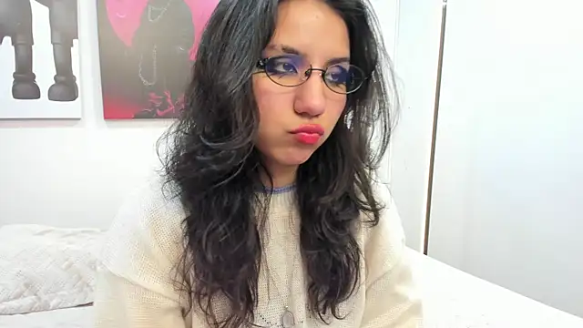 Snapshot of HollyPeach chatting on June 10, 2026, 7:35 pm HollyPeach online show from June 10, 2026, 7:35 pm