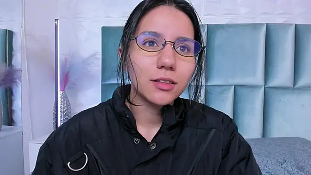 HollyPeach online show from June 29, 2026, 6:41 am