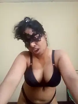 Expose Queen online show from March 3, 2026, 6:41 am