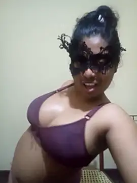 Expose Queen online show from March 4, 2026, 5:52 pm