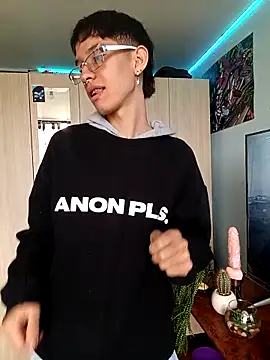 heyy noah11 online show from October 31, 2025, 7:59 pm