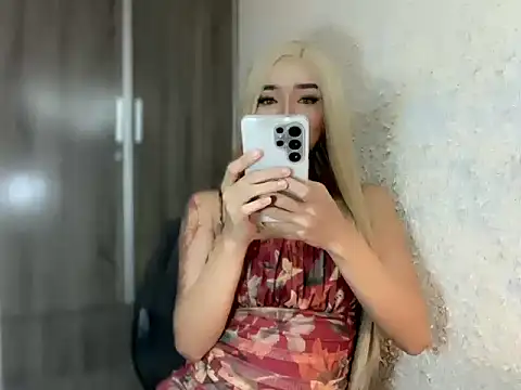 Snapshot of TinyTemptress chatting on March 27, 2026, 7:58 am TinyTemptress online show from March 27, 2026, 7:58 am