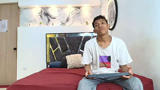 Snapshot of PYCS_BOYS chatting on October 28, 2025, 7:38 pm PYCS BOYS online show from October 28, 2025, 7:38 pm