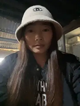 Snapshot of Maymay__ chatting on December 1, 2025, 1:32 am Maymay online show from December 1, 2025, 1:32 am