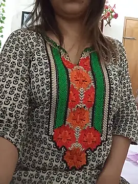 Tanha18 online show from June 5, 2026, 6:57 pm