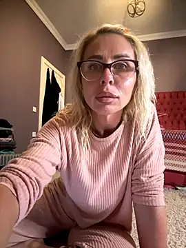 ElenabonyX online show from November 13, 2025, 7:35 pm