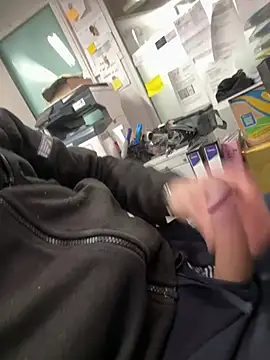 Snapshot of AlexGogo23 chatting on February 11, 2026, 3:17 pm AlexGogo23 online show from February 11, 2026, 3:17 pm