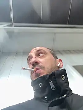 Snapshot of AlexGogo23 chatting on March 25, 2026, 7:03 am AlexGogo23 online show from March 25, 2026, 7:03 am