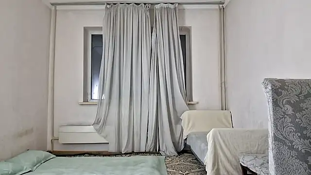 Lyndasilk online show from March 15, 2026, 4:24 pm