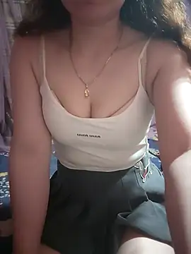 LeanaLy online show from December 4, 2025, 2:04 pm