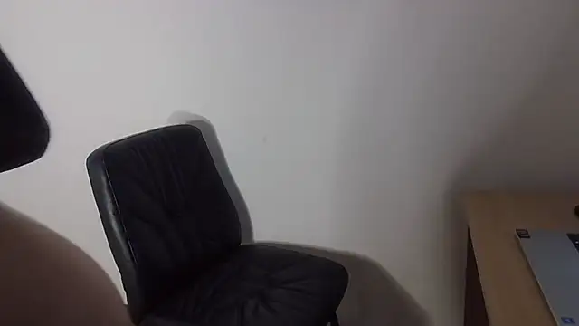 Snapshot of Miss-85 chatting on November 11, 2025, 7:36 pm Miss-85 online show from November 11, 2025, 7:36 pm