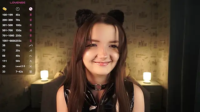 Snapshot of _Cute_World_ chatting on October 31, 2025, 9:05 pm Cute World online show from October 31, 2025, 9:05 pm