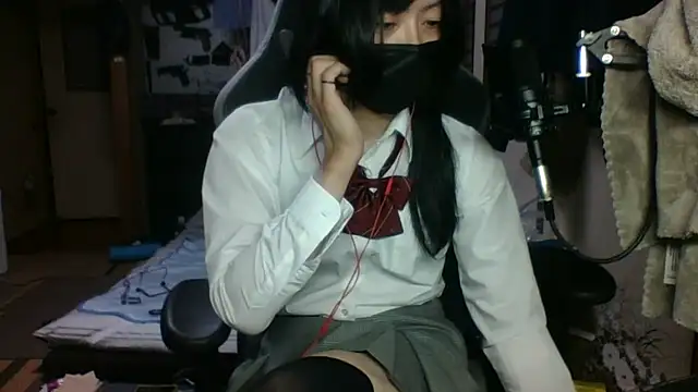 Snapshot of harinyanxxx chatting on October 15, 2025, 7:47 pm harinyanxxx online show from October 15, 2025, 7:47 pm