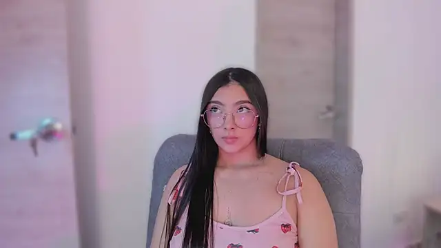 Snapshot of MirandaJohnson_ chatting on October 21, 2025, 12:06 pm MirandaJohnson online show from October 21, 2025, 12:06 pm