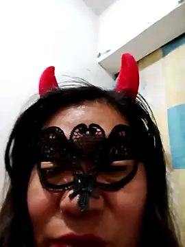 mimilobis online show from October 14, 2025, 6:03 am