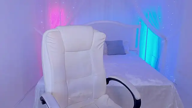 Snapshot of Angelie__Eyes chatting on December 2, 2025, 3:40 pm Angelie Eyes online show from December 2, 2025, 3:40 pm