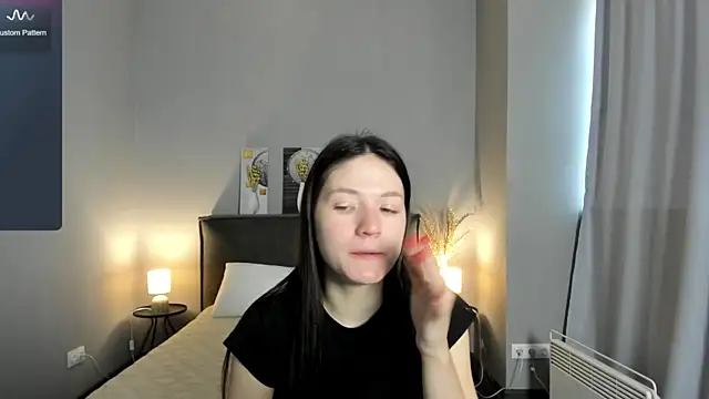 Snapshot of ChillGato chatting on October 20, 2025, 1:39 am ChillGato online show from October 20, 2025, 1:39 am