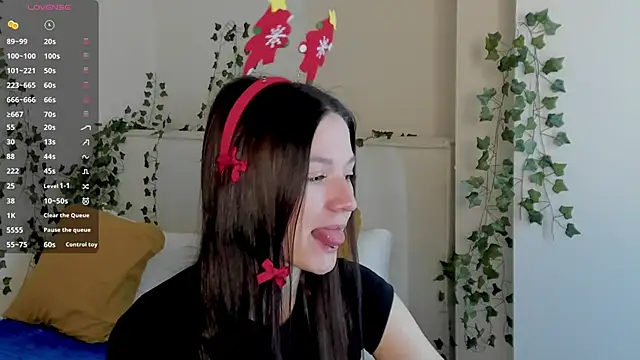 Snapshot of ChillGato chatting on December 15, 2025, 1:32 am ChillGato online show from December 15, 2025, 1:32 am