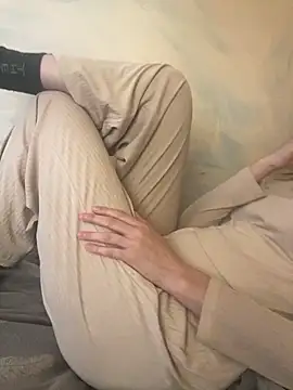 KittieCreme online show from February 9, 2026, 7:56 am