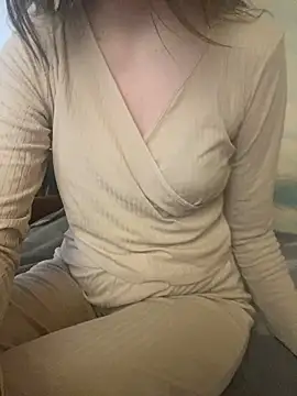 KittieCreme online show from February 18, 2026, 2:02 pm