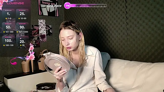 Snapshot of Fluffy_Cloude chatting on May 5, 2026, 6:32 am Fluffy Cloude online show from May 5, 2026, 6:32 am