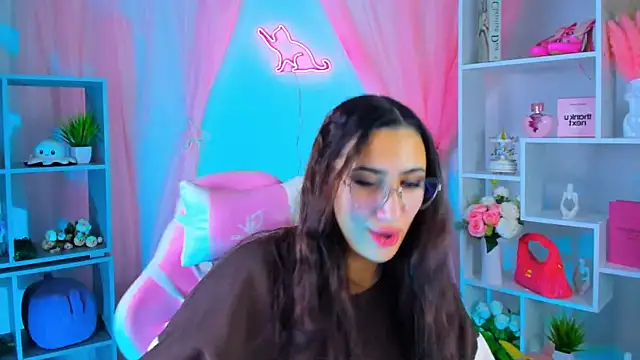 Snapshot of RebeckaThornton chatting on November 11, 2025, 10:04 am RebeckaThornton online show from November 11, 2025, 10:04 am