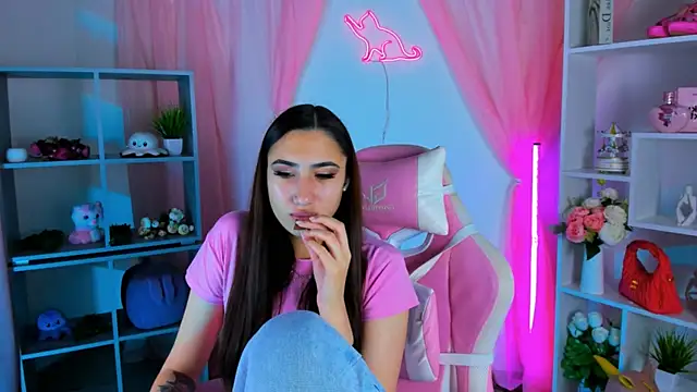 Snapshot of RebeckaThornton chatting on November 12, 2025, 9:32 am RebeckaThornton online show from November 12, 2025, 9:32 am