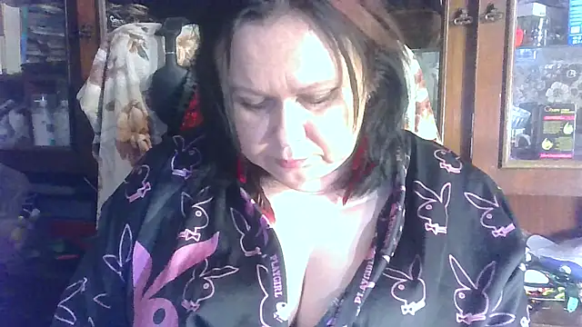 Snapshot of CharleeKendall chatting on October 28, 2025, 4:20 pm CharleeKendall online show from October 28, 2025, 4:20 pm