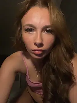 Snapshot of PoppyBabeMae chatting on November 2, 2025, 10:56 pm PoppyBabeMae online show from November 2, 2025, 10:56 pm