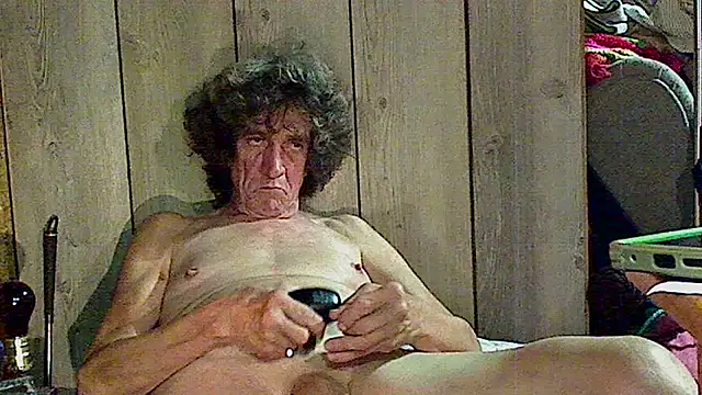 Snapshot of OldManOnline chatting on November 7, 2025, 7:19 am OldManOnline online show from November 7, 2025, 7:19 am