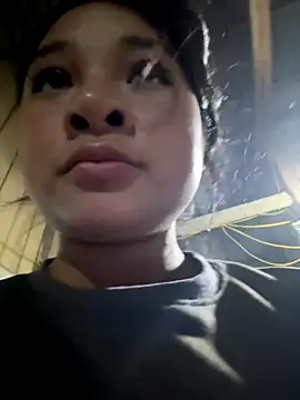 Linh-xxx online show from November 23, 2025, 12:16 pm