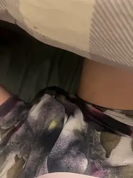 Snapshot of LilCheeky chatting on November 28, 2025, 8:28 am LilCheeky online show from November 28, 2025, 8:28 am