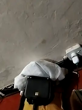 Snapshot of CaramelBoootie chatting on November 16, 2025, 10:04 pm CaramelBoootie online show from November 16, 2025, 10:04 pm