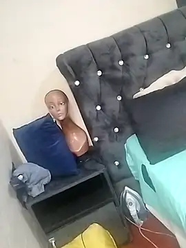 Snapshot of CaramelBoootie chatting on November 21, 2025, 6:06 pm CaramelBoootie online show from November 21, 2025, 6:06 pm