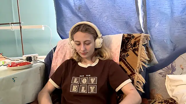 AmeliLia online show from February 9, 2026, 9:24 am