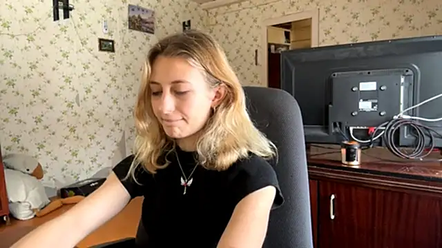 AmeliLia online show from March 4, 2026, 10:21 am