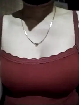 Snapshot of YiyinLy chatting on November 5, 2025, 2:44 am YiyinLy online show from November 5, 2025, 2:44 am