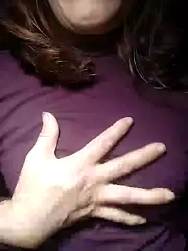 Snapshot of YiyinLy chatting on November 19, 2025, 9:37 pm YiyinLy online show from November 19, 2025, 9:37 pm