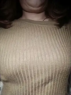 Snapshot of YiyinLy chatting on November 20, 2025, 7:24 pm YiyinLy online show from November 20, 2025, 7:24 pm