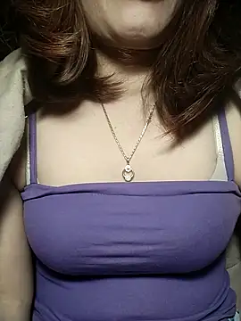 Snapshot of YiyinLy chatting on November 24, 2025, 7:24 pm YiyinLy online show from November 24, 2025, 7:24 pm