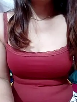 YiyinLy online show from June 11, 2026, 12:32 am