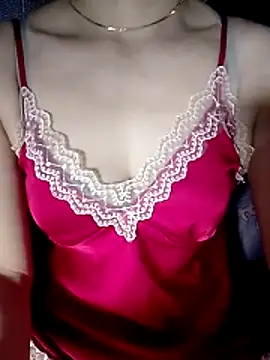 YiyinLy online show from June 19, 2026, 12:53 pm