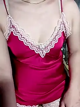 YiyinLy online show from July 26, 2026, 2:02 pm
