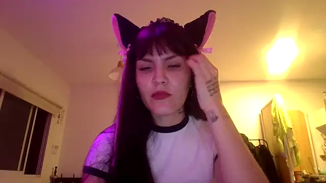 miapink33 online show from April 8, 2026, 11:37 pm