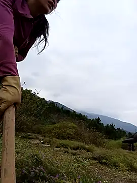 siusiu-00 online show from November 16, 2025, 7:47 am