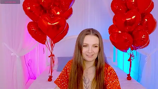 Amy  Leee  online show from February 14, 2026, 1:19 pm