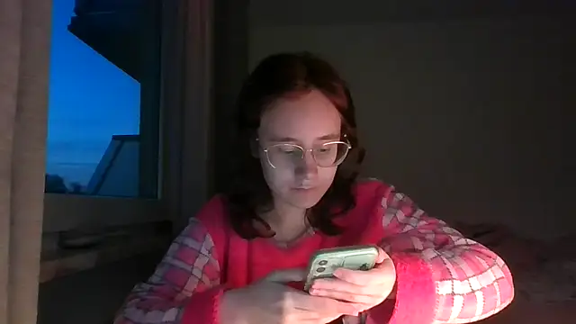 Snapshot of LuckySLove chatting on March 8, 2026, 5:28 pm LuckySLove online show from March 8, 2026, 5:28 pm