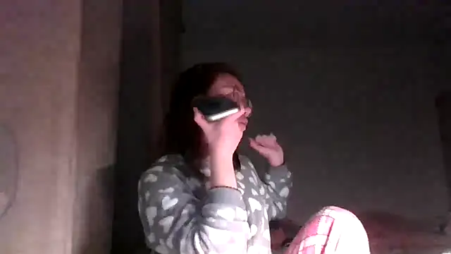 Snapshot of LuckySLove chatting on March 19, 2026, 7:29 pm LuckySLove online show from March 19, 2026, 7:29 pm