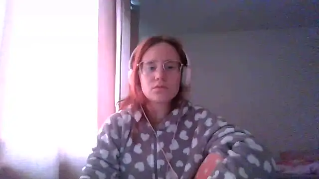 Snapshot of LuckySLove chatting on June 8, 2026, 5:35 pm LuckySLove online show from June 8, 2026, 5:35 pm