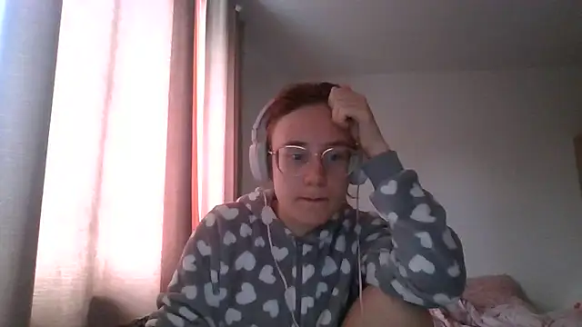 Snapshot of LuckySLove chatting on July 7, 2026, 3:05 pm LuckySLove online show from July 7, 2026, 3:05 pm